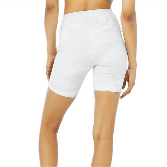 Alo Yoga High-waist Vapor Shorts - EUC - Picture 2 of 3